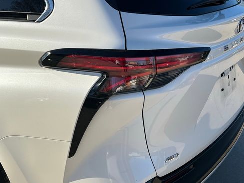 Used 2021 Toyota Sienna Platinum image 13