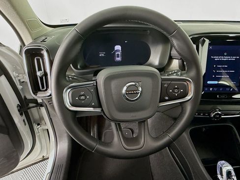 Used 2025 Volvo XC40 B5 Plus image 12