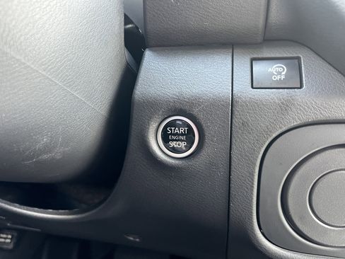 Used 2025 Nissan Frontier SV w/ SV Convenience Package image 25