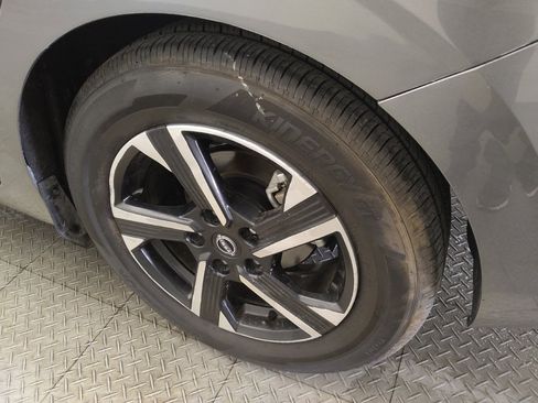 Used 2025 Nissan Sentra SV FWD image 31