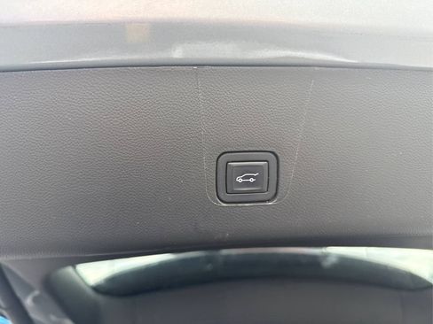 Used 2023 Chevrolet Traverse High Country w/ LPO, Floor Liner Package AWD/4WD image 24
