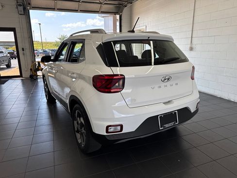 Used 2025 Hyundai Venue SEL FWD image 6