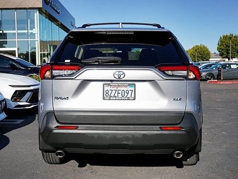 Used 2022 Toyota RAV4 XLE w/ Convenience Package FWD image 9
