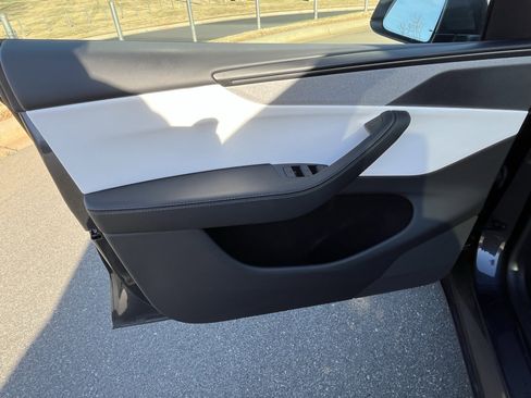 Used 2026 Tesla Model Y AWD image 13