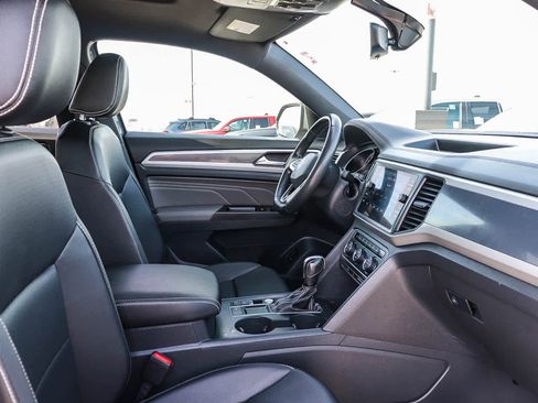 Used 2021 Volkswagen Atlas Cross Sport SE w/ Panoramic Sunroof Package image 17