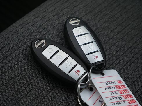 Certified 2022 Nissan Rogue SV image 32