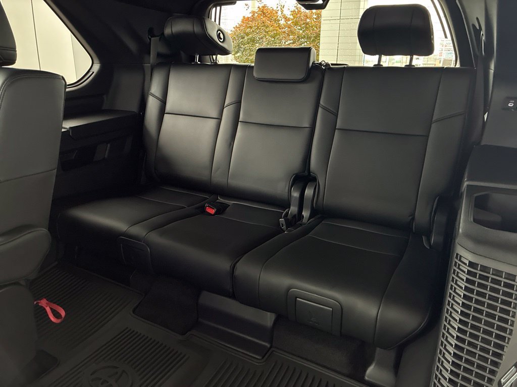 Certified 2025 Toyota Sequoia Limited w/ Tow Technology Package AWD/4WD image 18