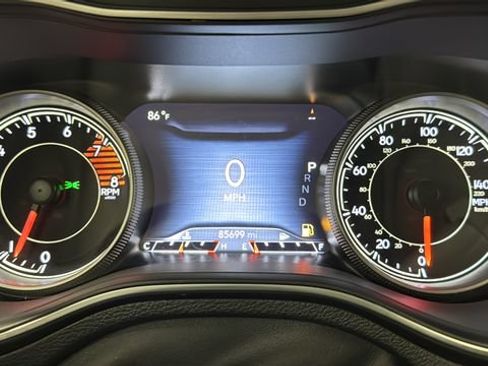 Used 2019 Jeep Cherokee Limited w/ Technology Group AWD/4WD image 10