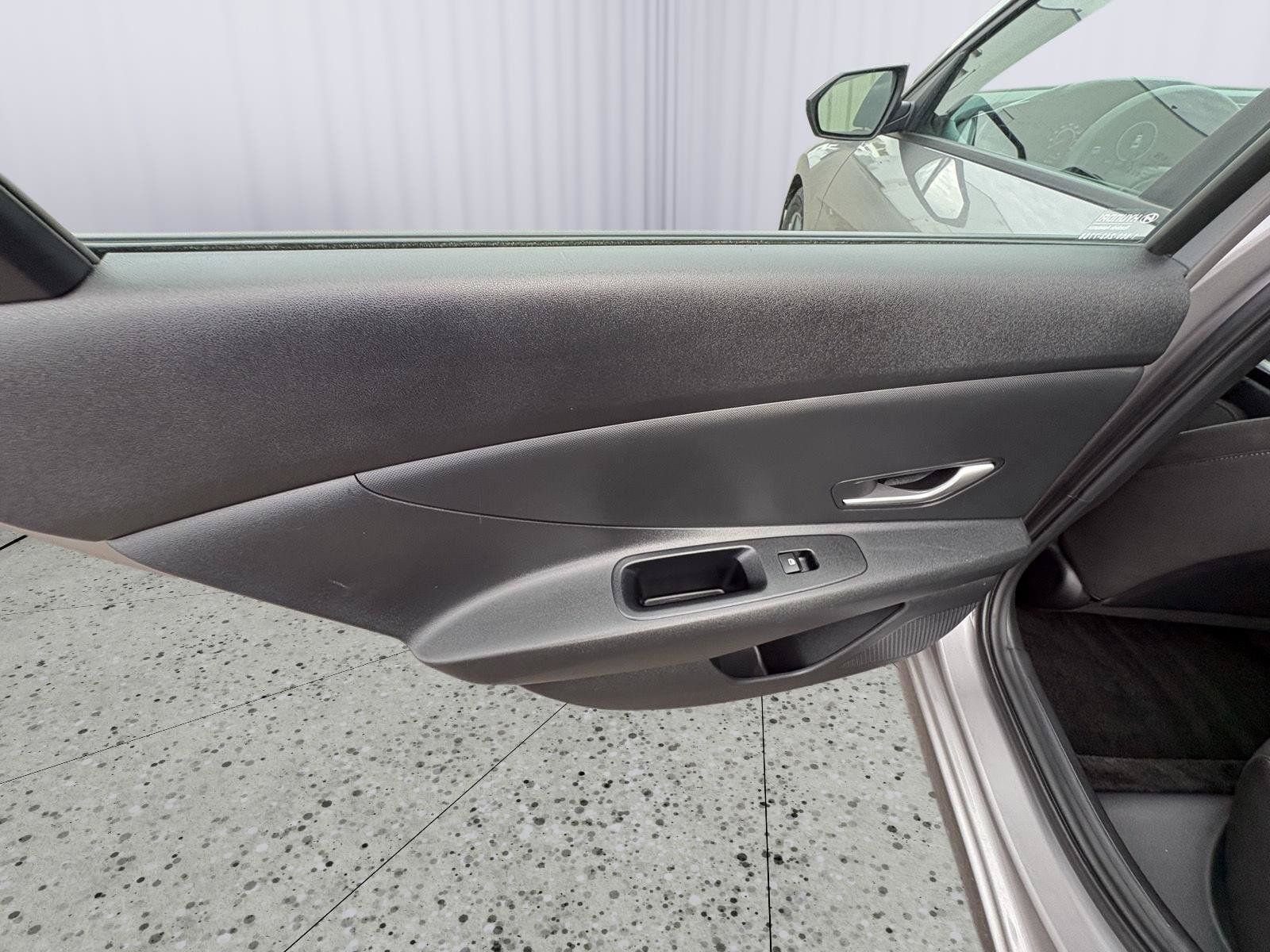 Used 2024 Hyundai Elantra SEL FWD image 18