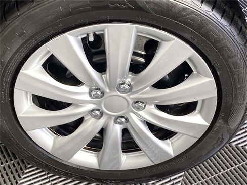 Used 2021 Toyota Corolla LE w/ Carpet Mat Package (TMS) image 27