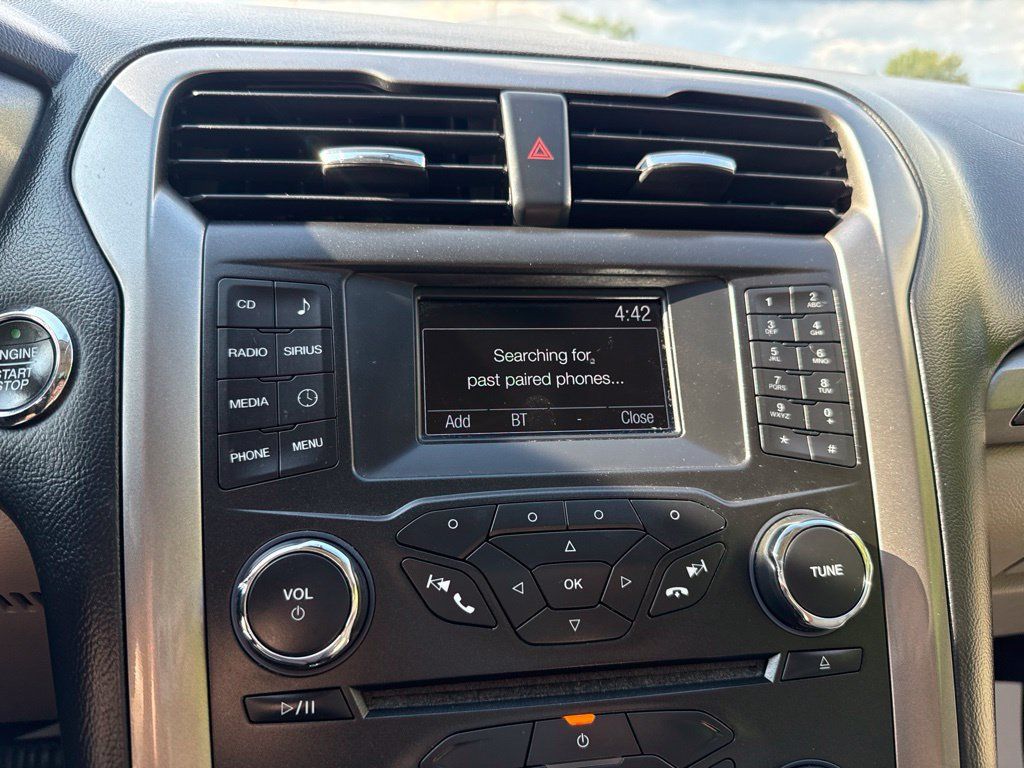 Used 2017 Ford Fusion SE AWD/4WD image 25
