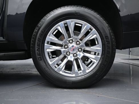Used 2025 GMC Yukon XL Denali AWD/4WD image 14