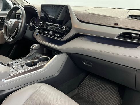 Certified 2022 Toyota Highlander Platinum image 25