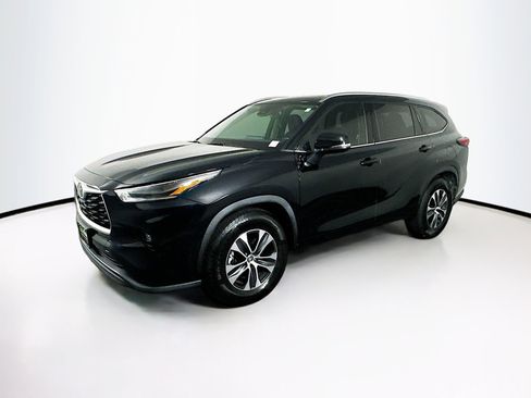 Used 2021 Toyota Highlander XLE FWD image 4