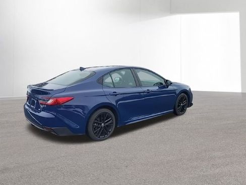 Used 2025 Toyota Camry SE image 9