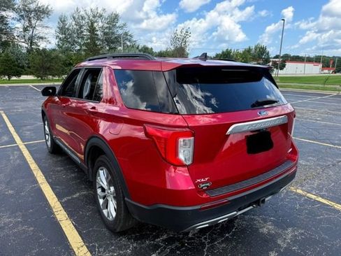 Used 2022 Ford Explorer XLT w/ Equipment Group 202A AWD/4WD image 4