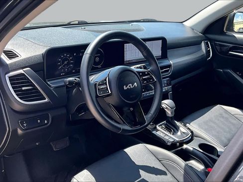 Certified 2024 Kia Seltos EX FWD image 16
