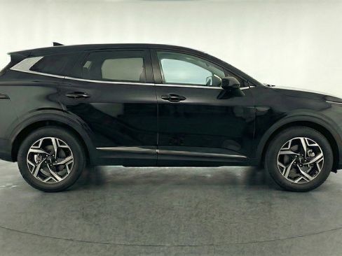 Used 2025 Kia Sportage LX image 11