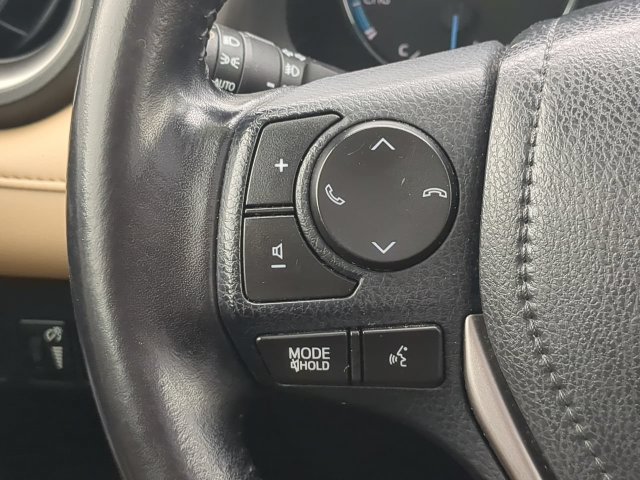 Used 2017 Toyota RAV4 XLE w/ All Weather Liner Package AWD/4WD image 28