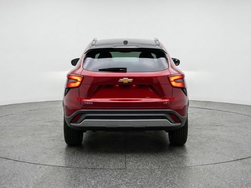 Used 2025 Chevrolet Trax LT FWD image 6