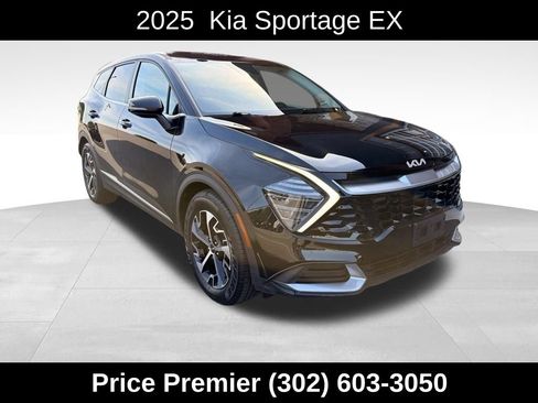 Used 2025 Kia Sportage EX FWD image 1