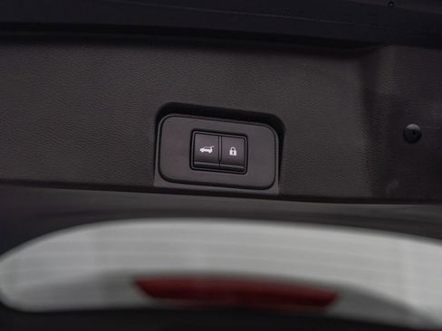 Used 2025 Nissan Rogue SV image 14