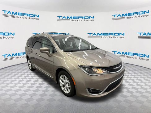 Used 2017 Chrysler Pacifica Touring-L Plus w/ Advanced Safetytec Group FWD image 7