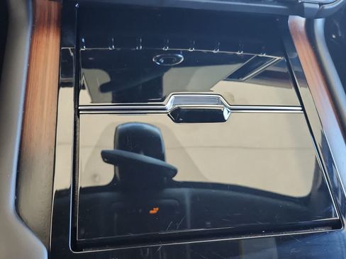 Used 2025 GMC Yukon XL Denali AWD/4WD image 19