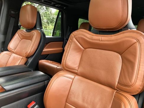 Used 2019 Lincoln Navigator L Reserve AWD/4WD image 9