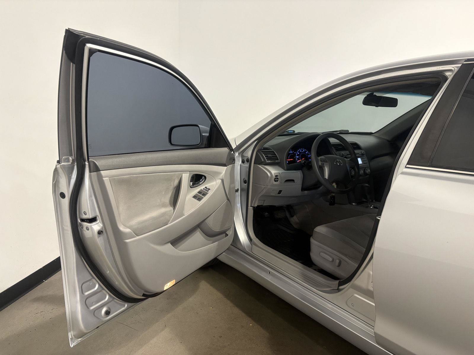 Used 2011 Toyota Camry LE FWD image 11