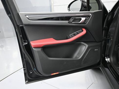 Certified 2020 Porsche Macan AWD/4WD image 15