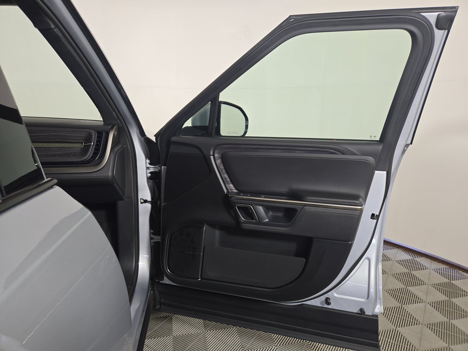 Used 2022 Rivian R1S Launch Edition Quad AWD/4WD image 18