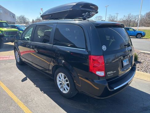 Used 2019 Dodge Grand Caravan SXT w/ Driver Convenience Group image 6