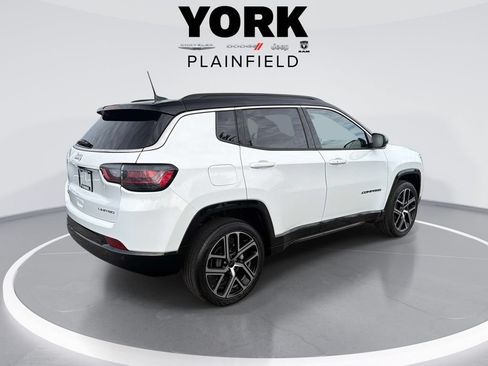 Used 2025 Jeep Compass Limited w/ Elite Group AWD/4WD image 5