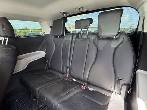 Used 2024 Kia Carnival LX FWD image 10