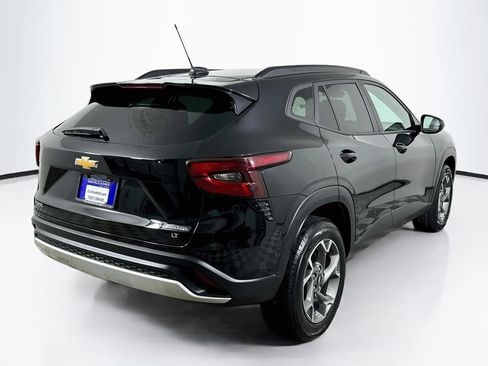Used 2025 Chevrolet Trax LT w/ LT Convenience Package FWD image 7