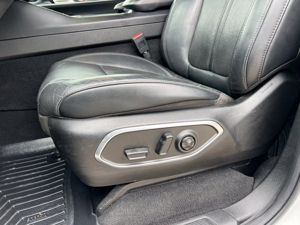 Used 2022 Jeep Wagoneer Series III AWD/4WD image 14