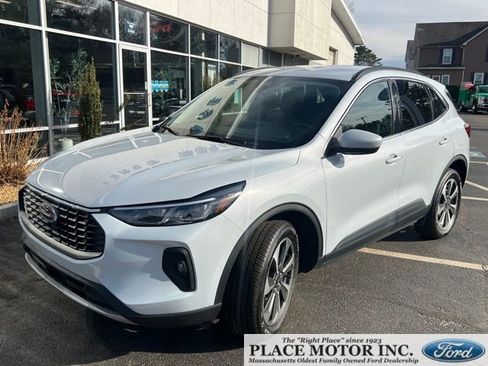 Used 2025 Ford Escape Platinum AWD/4WD image 1