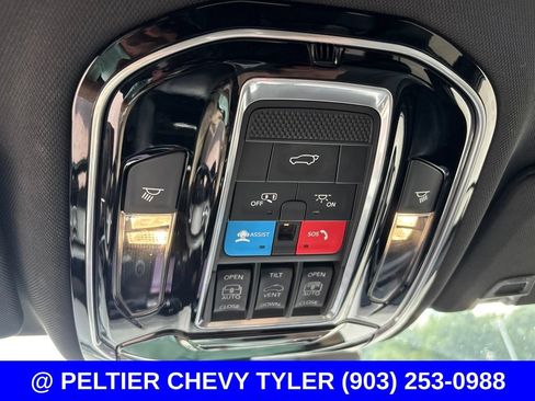 Used 2023 Jeep Grand Cherokee Overland w/ Luxury Tech Group IV AWD/4WD image 19