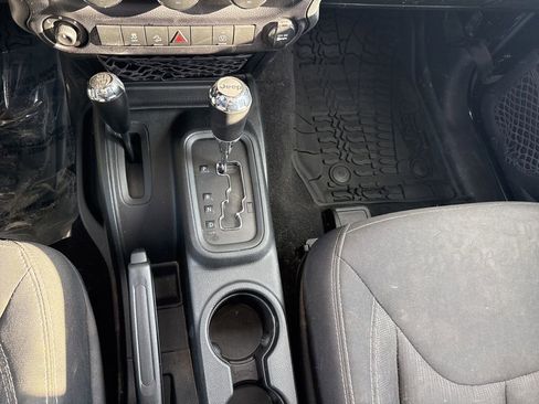 Used 2018 Jeep Wrangler Rubicon w/ Power Convenience Group image 22