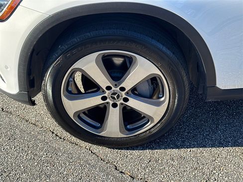 Used 2022 Mercedes-Benz GLC 300 w/ Premium Package Lite image 11