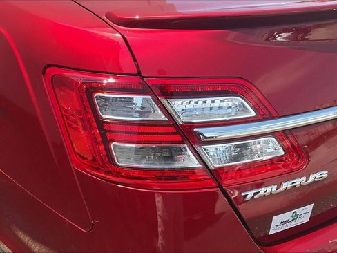 Used 2018 Ford Taurus Limited AWD/4WD image 24