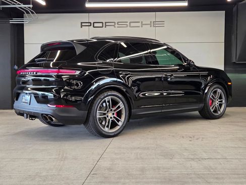 Certified 2024 Porsche Cayenne S AWD/4WD image 6
