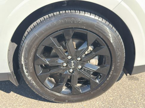 Used 2024 Kia Carnival SX FWD image 12