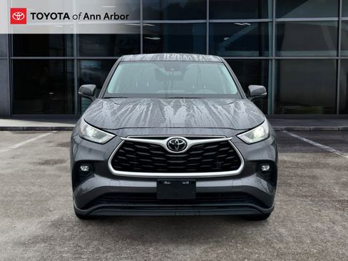 Used 2024 Toyota Highlander XLE image 11