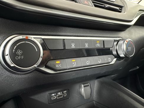 Used 2025 Nissan Altima 2.5 SV FWD image 23