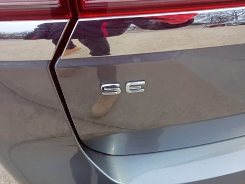 Used 2025 Volkswagen Atlas SE image 11