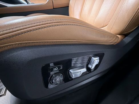 Used 2022 BMW X7 M50i w/ Dynamic Handling Package image 14