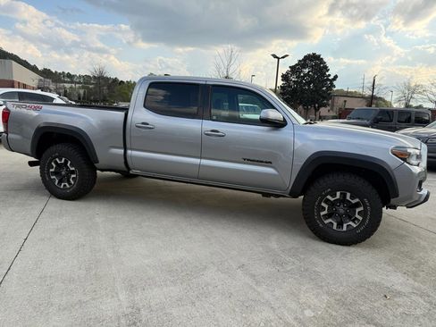 Used 2019 Toyota Tacoma TRD Off-Road w/ Technology Package image 5