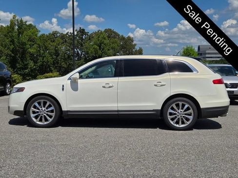 Used 2012 Lincoln MKT AWD image 2